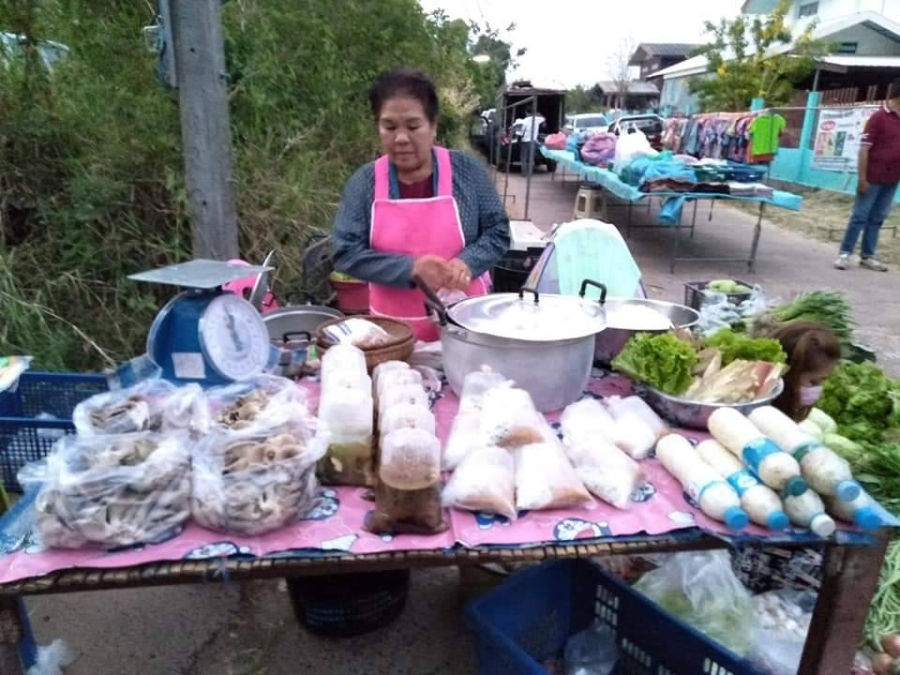 ตลาดนัดท้องถิ่นสีเขียว